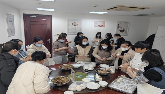 【城建新聞】歲寒隆冬至，煮餃話(huà)團圓—浙江城建開(kāi)展冬至包餃子活動(dòng)